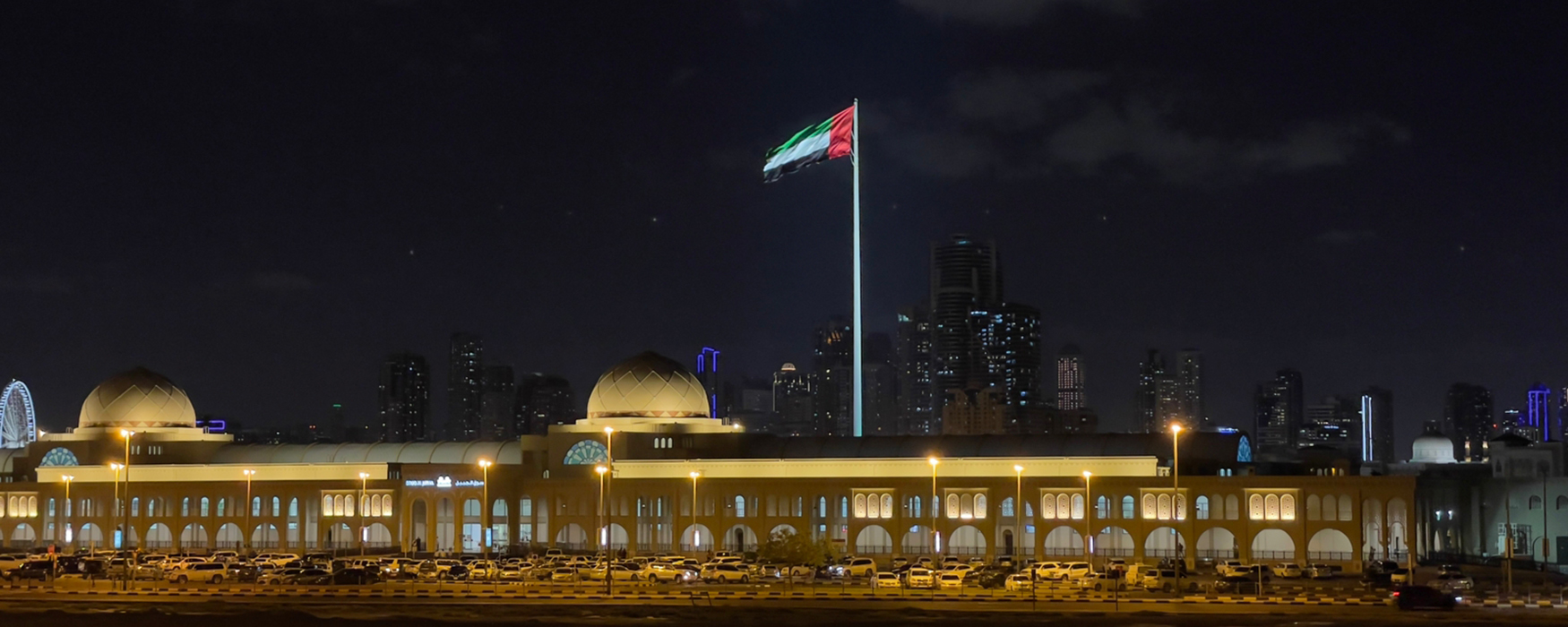 واجهة العلم أمام سوق الجبيل الشارقة